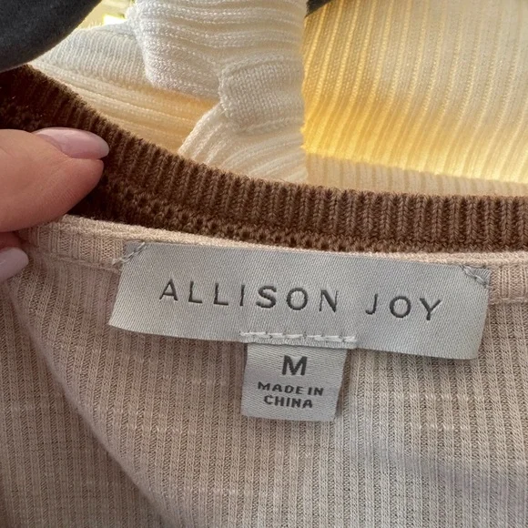 Neutral Tone Tops - Picture 7 of 9